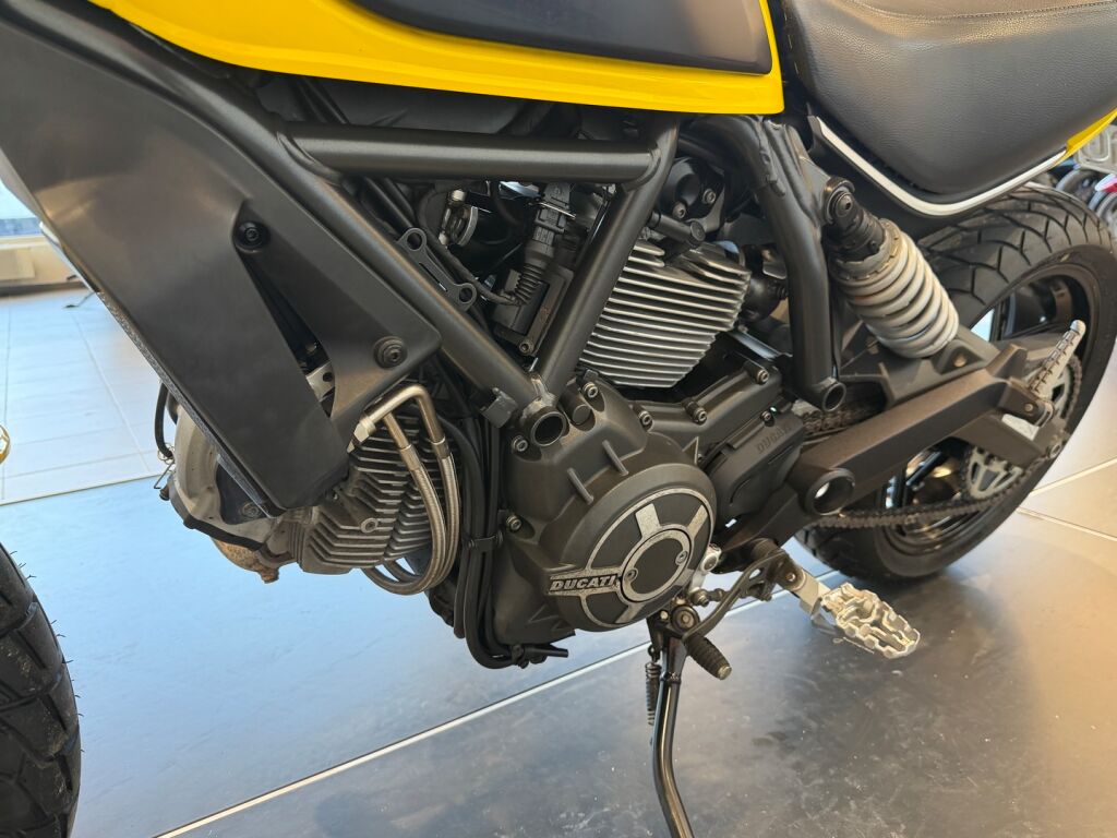Ducati Scrambler 2015 Keltainen