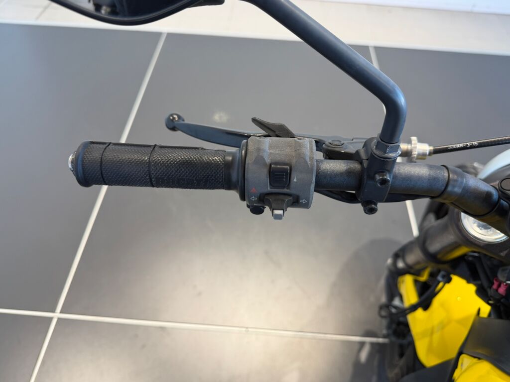 Ducati Scrambler 2015 Keltainen