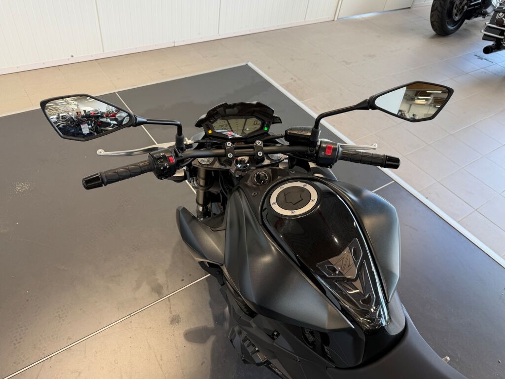 Kawasaki Z 2017 Musta