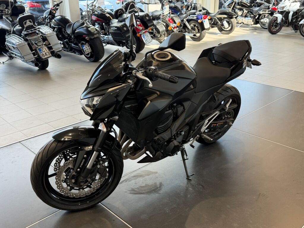 Kawasaki Z 2017 Musta