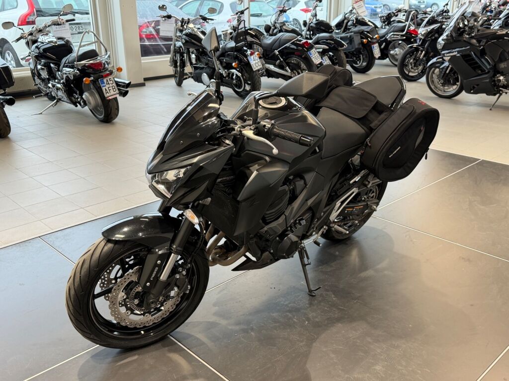 Kawasaki Z 2017 Musta