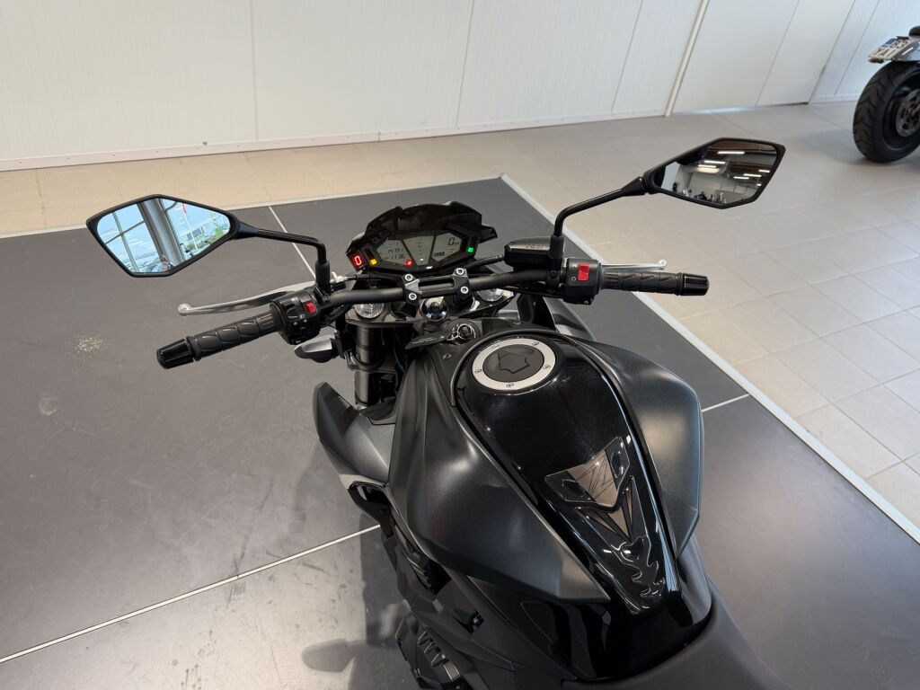 Kawasaki Z 2017 Musta