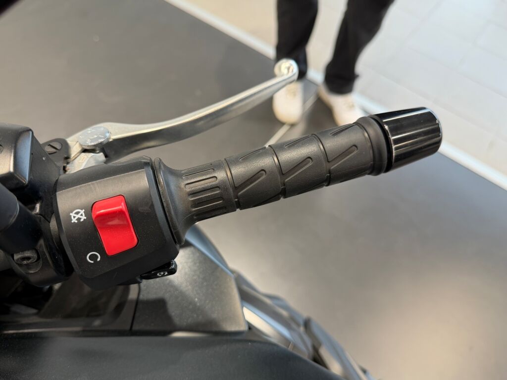 Kawasaki Z 2017 Musta
