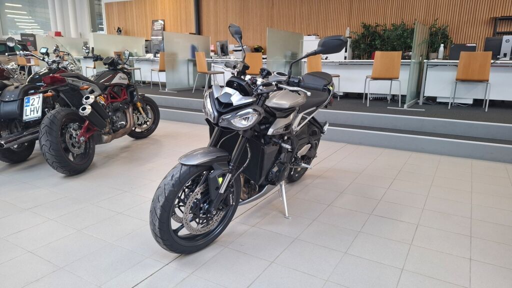 Triumph STREET TRIPLE 2023 