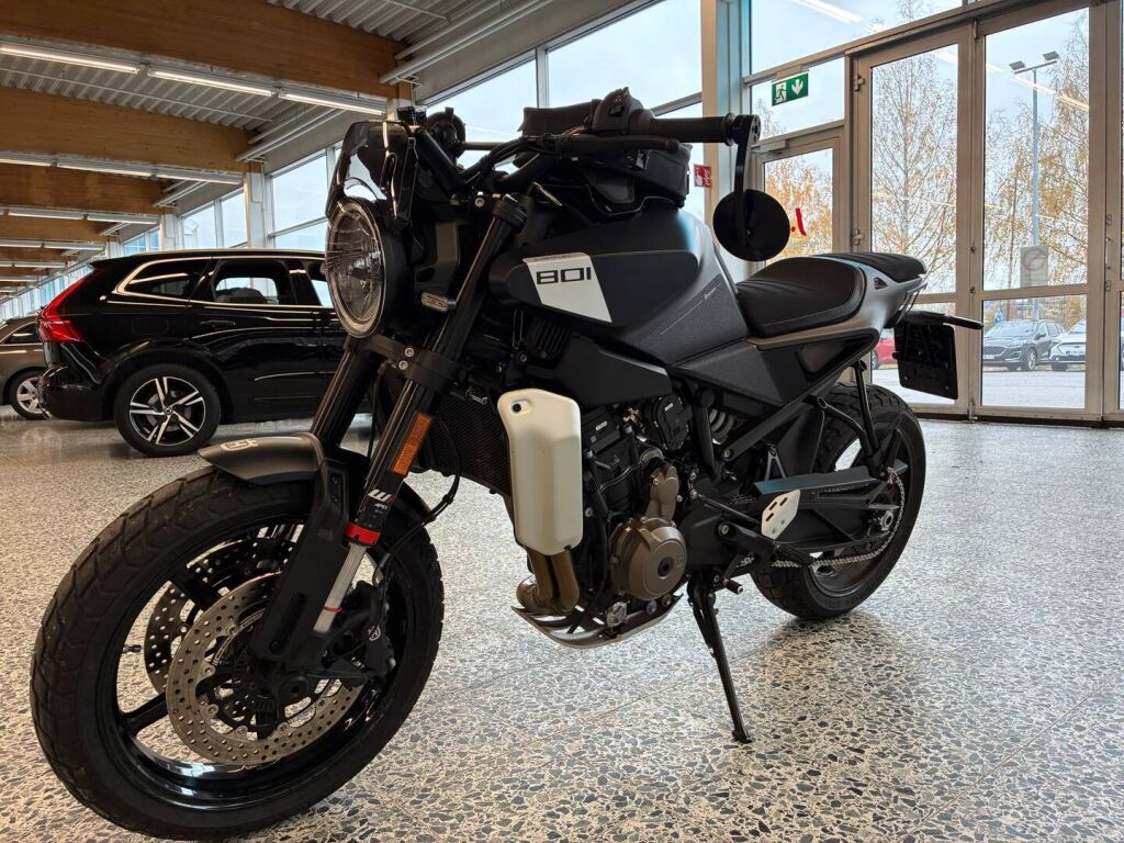 Husqvarna SVARTPILEN 2024 