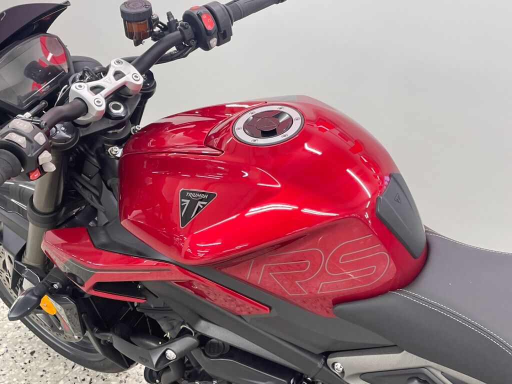 Triumph STREET TRIPLE 2025 