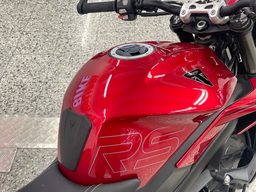 Triumph STREET TRIPLE 2025 