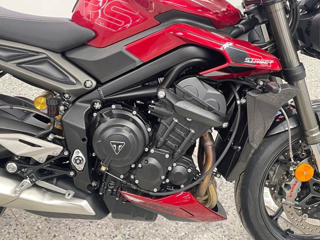 Triumph STREET TRIPLE 2025 