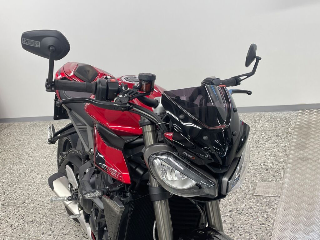 Triumph STREET TRIPLE 2025 