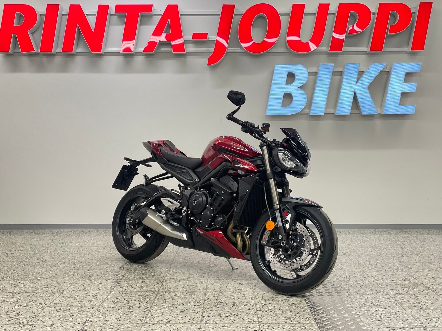 Triumph STREET TRIPLE