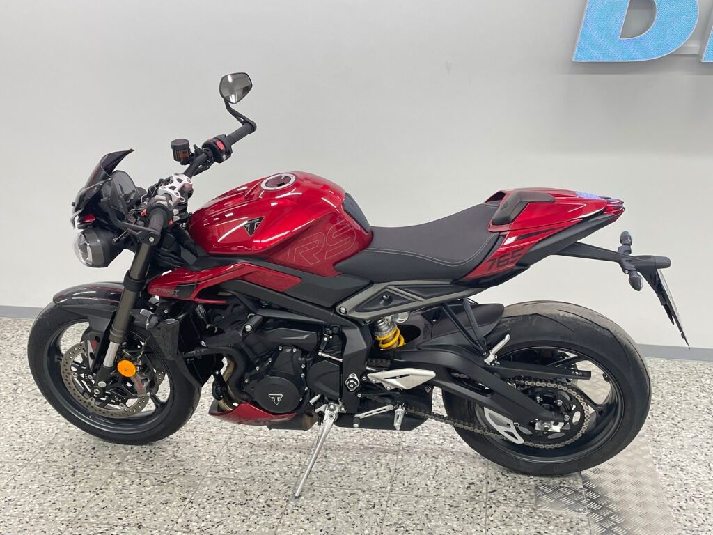 Triumph STREET TRIPLE 2025 