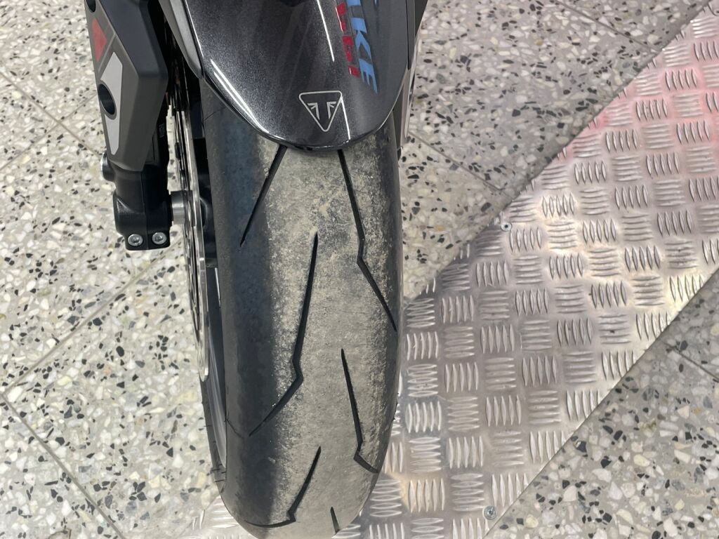 Triumph STREET TRIPLE 2025 