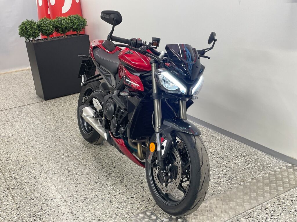 Triumph STREET TRIPLE 2025 