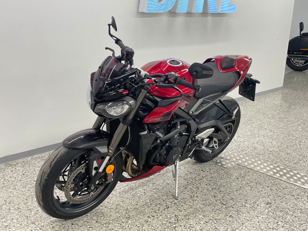 Triumph STREET TRIPLE 2025 