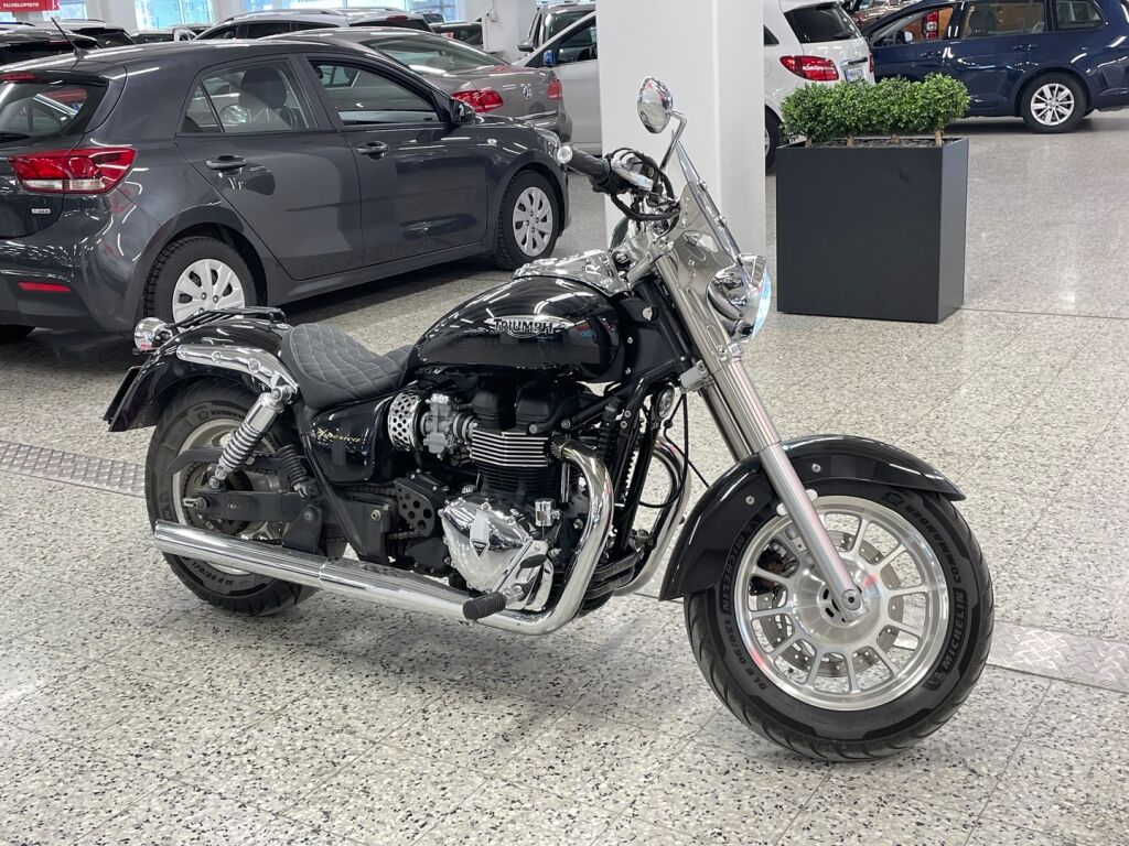 Triumph AMERICA 2013 