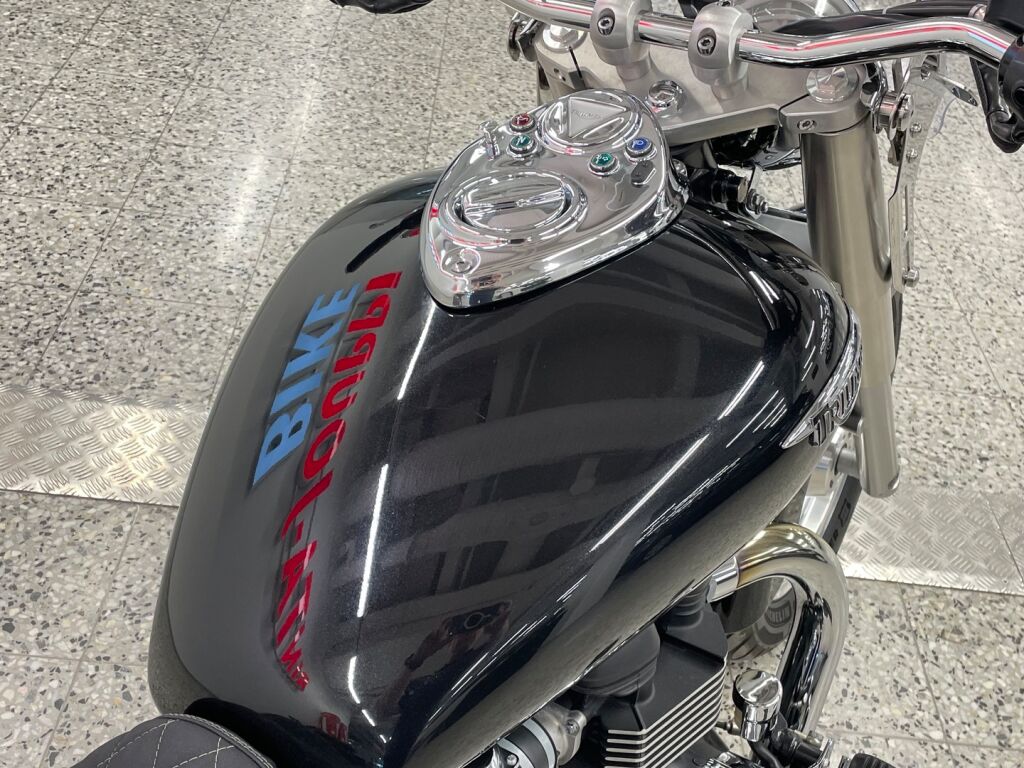 Triumph AMERICA 2013 