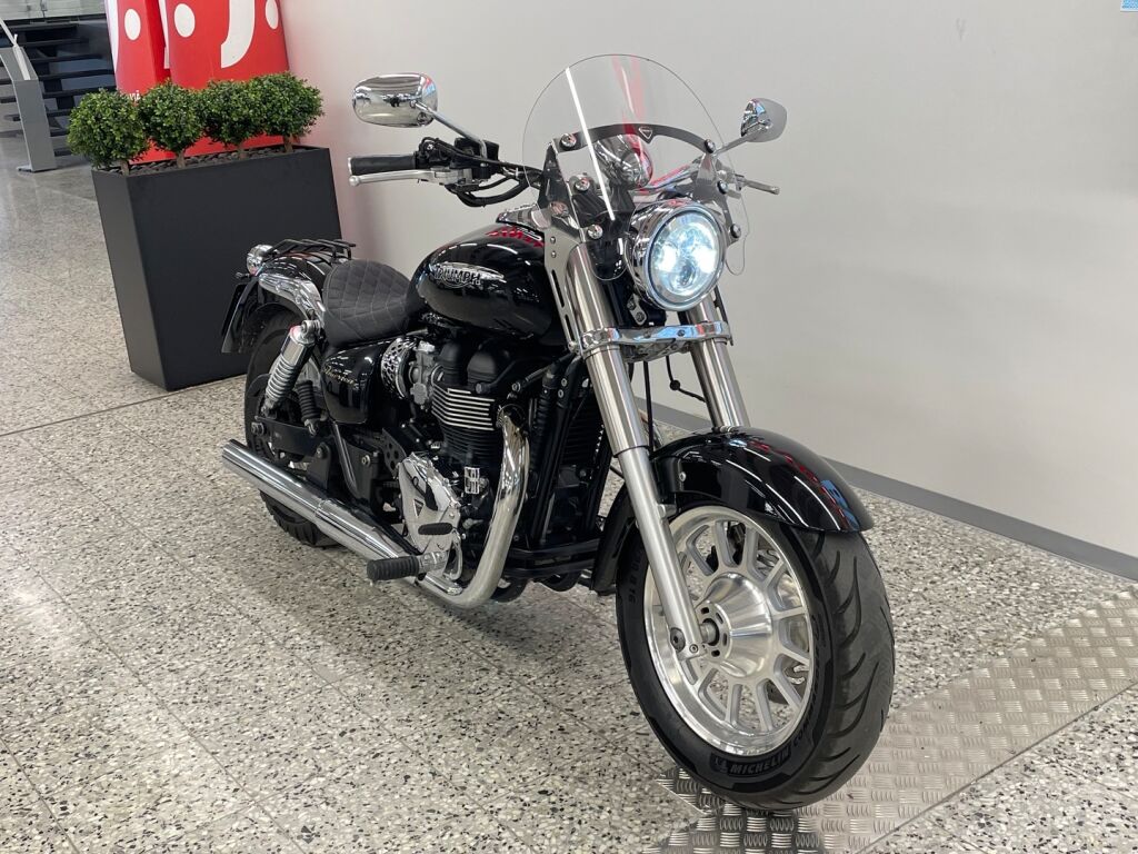 Triumph AMERICA 2013 