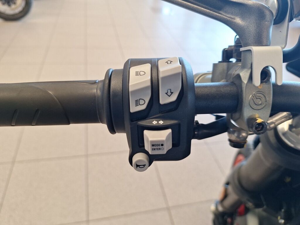 Ducati Monster 2021 