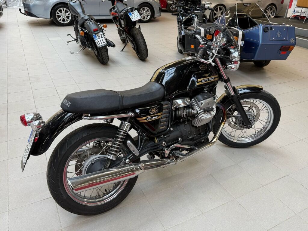 Moto guzzi V7 2010 Musta