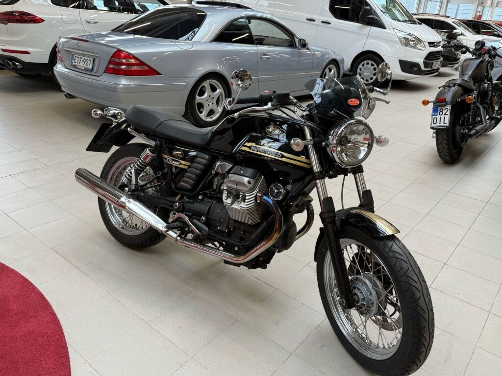 Moto guzzi V7 2010 Musta
