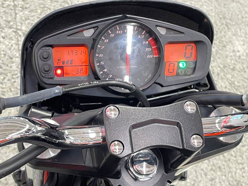 Suzuki GSR 2010 Oranssi