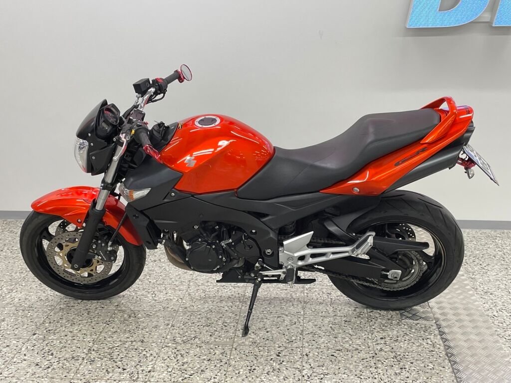 Suzuki GSR 2010 Oranssi