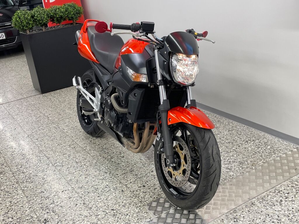 Suzuki GSR 2010 Oranssi