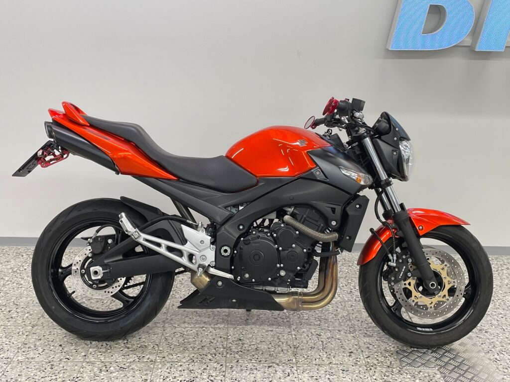 Suzuki GSR 2010 Oranssi