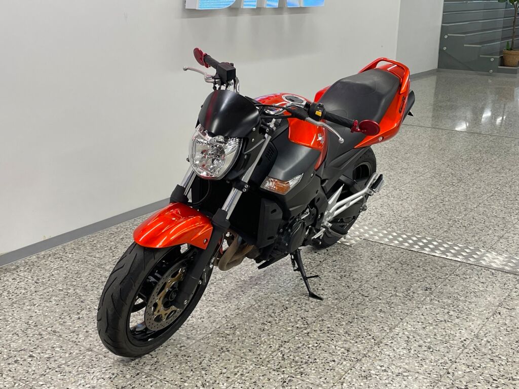 Suzuki GSR 2010 Oranssi