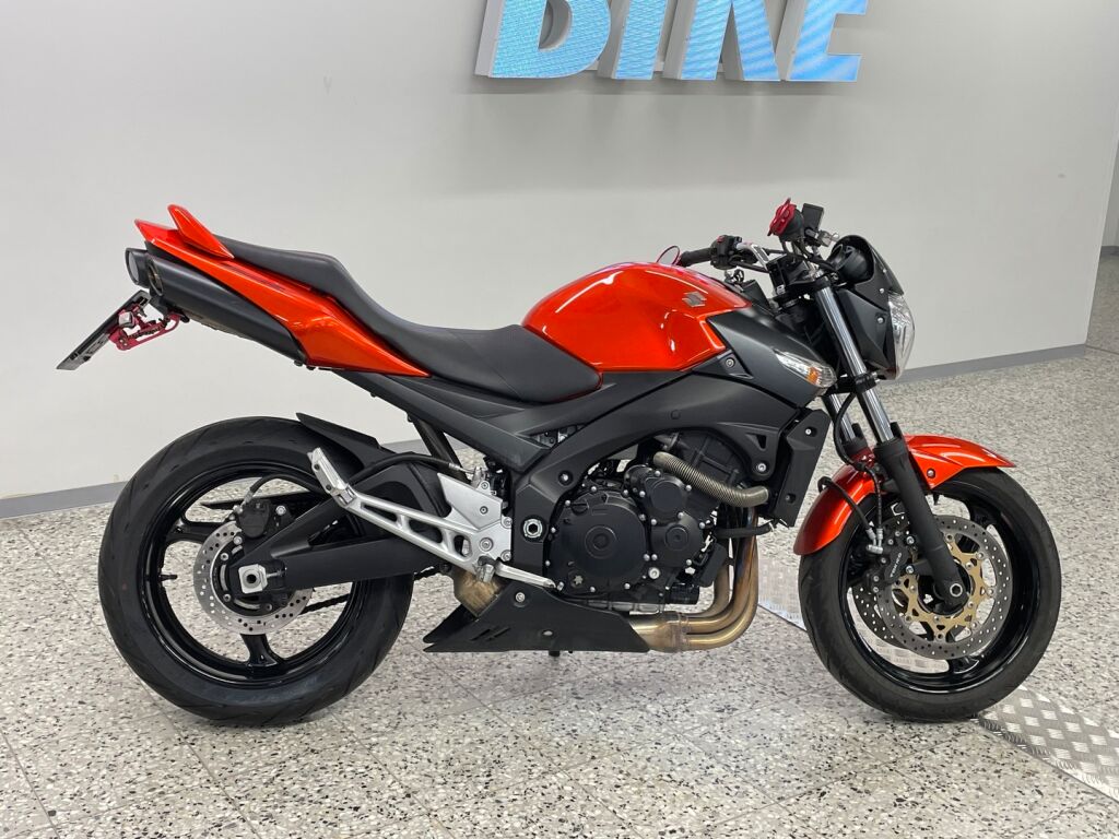 Suzuki GSR 2010 Oranssi