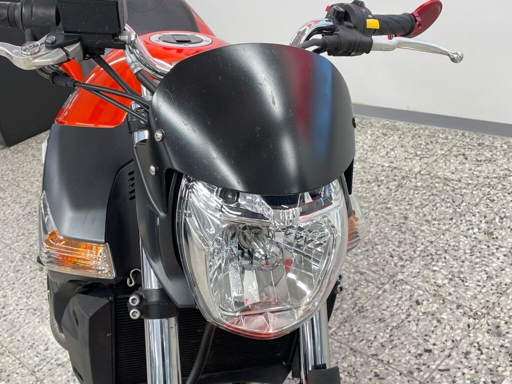 Suzuki GSR 2010 Oranssi