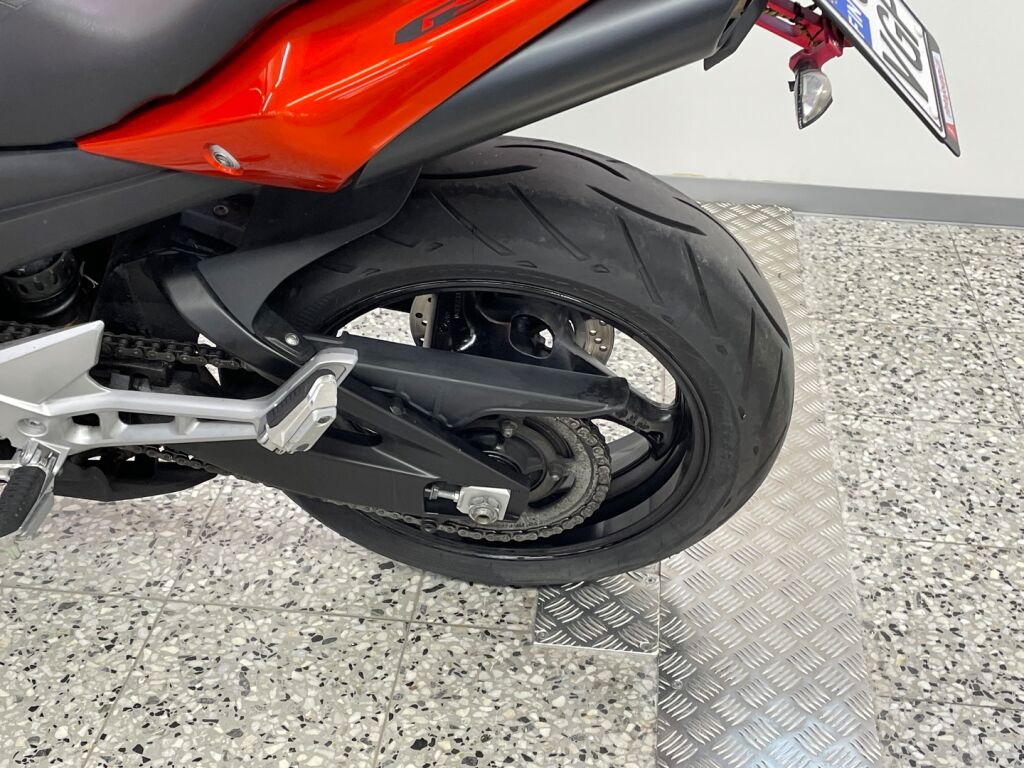 Suzuki GSR 2010 Oranssi