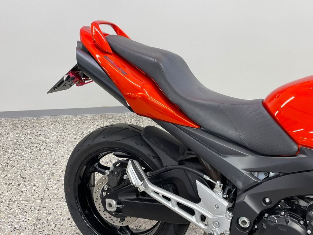 Suzuki GSR 2010 Oranssi