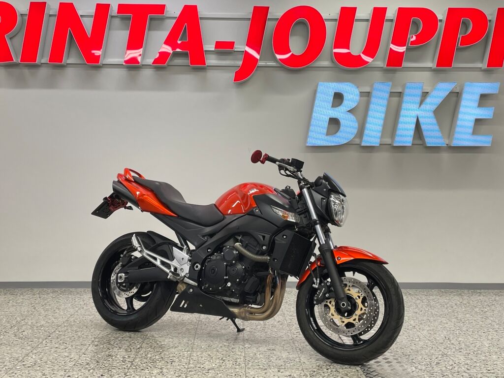 Suzuki GSR 2010 Oranssi