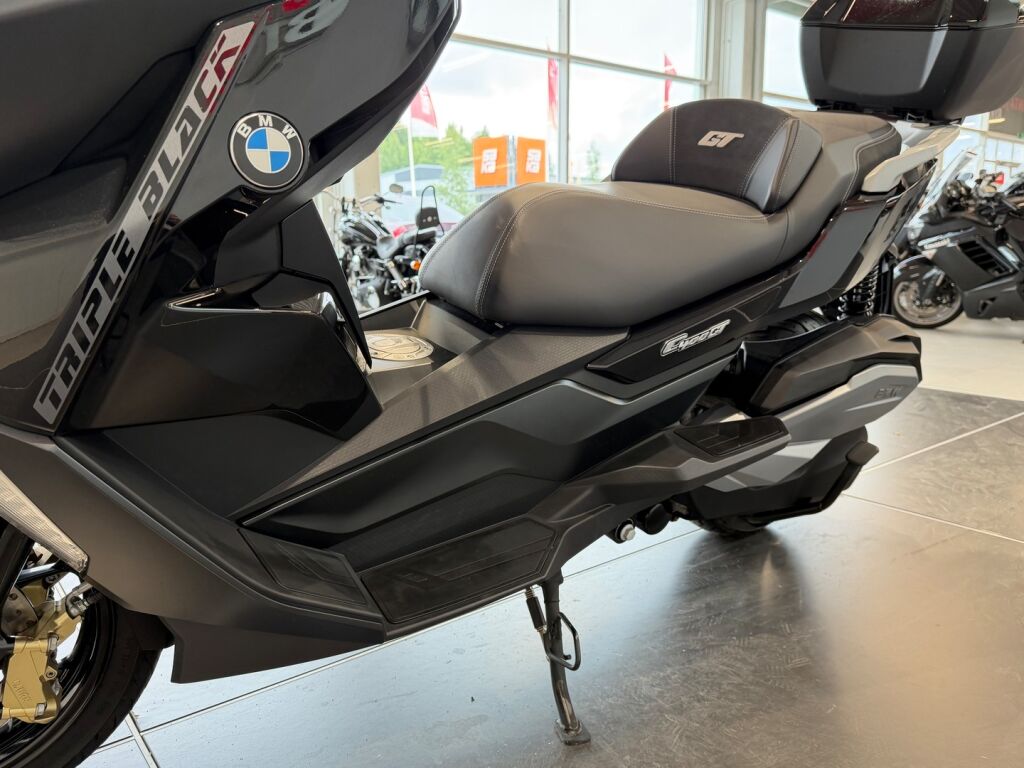 BMW C 2022 Musta