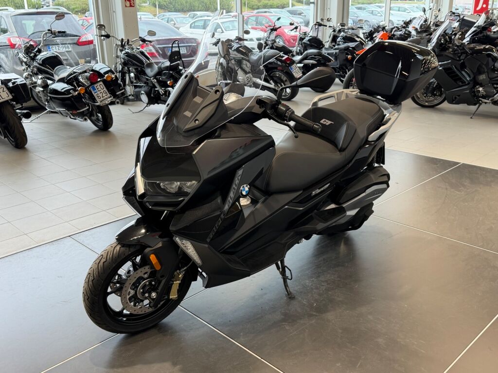 BMW C 2022 Musta