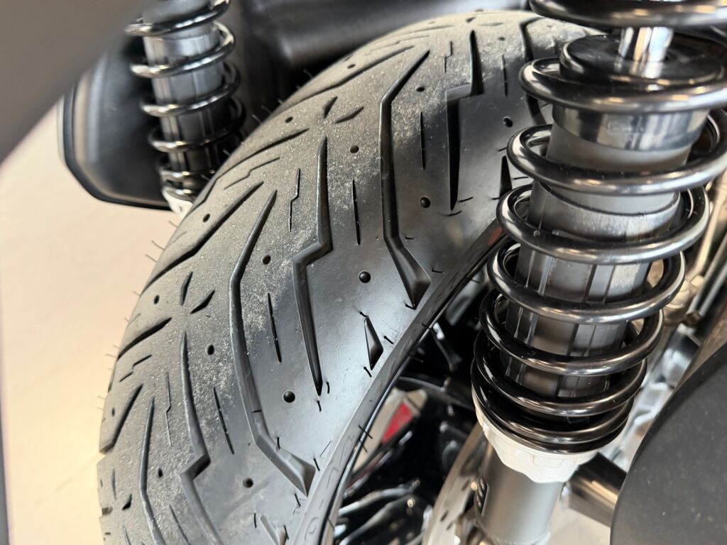 BMW C 2022 Musta