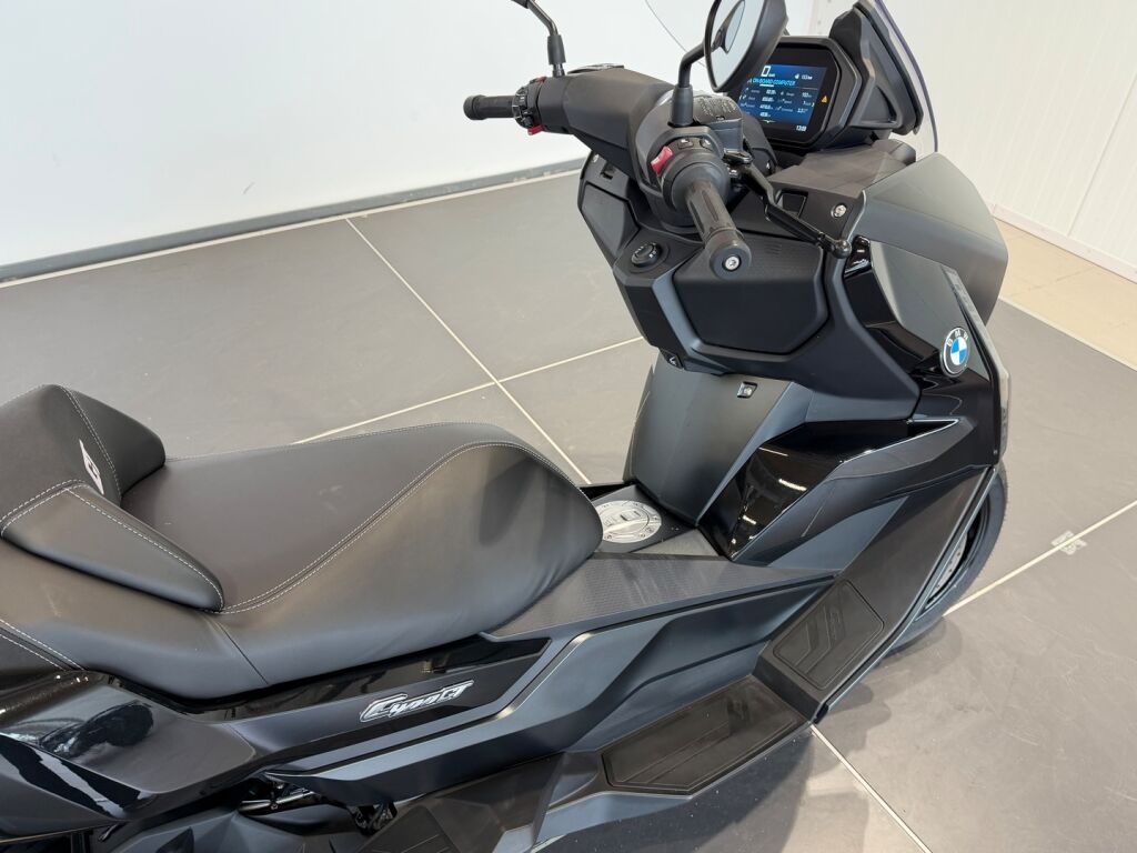 BMW C 2022 Musta