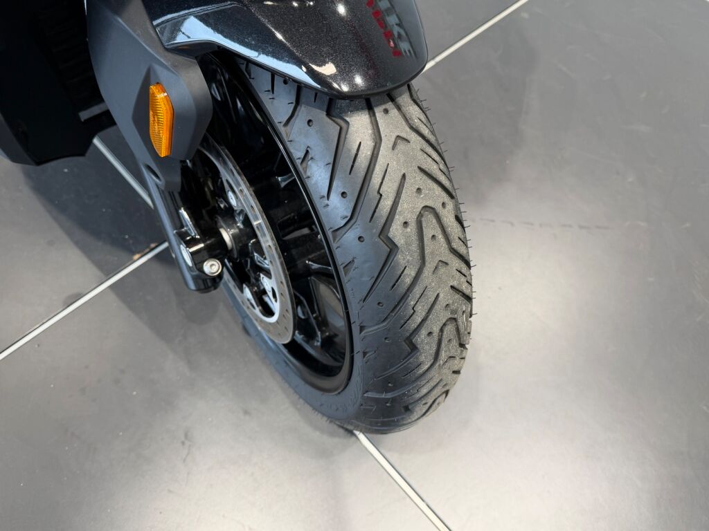 BMW C 2022 Musta