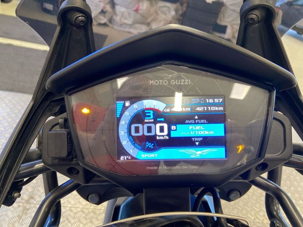 Moto guzzi V85 2021 Musta