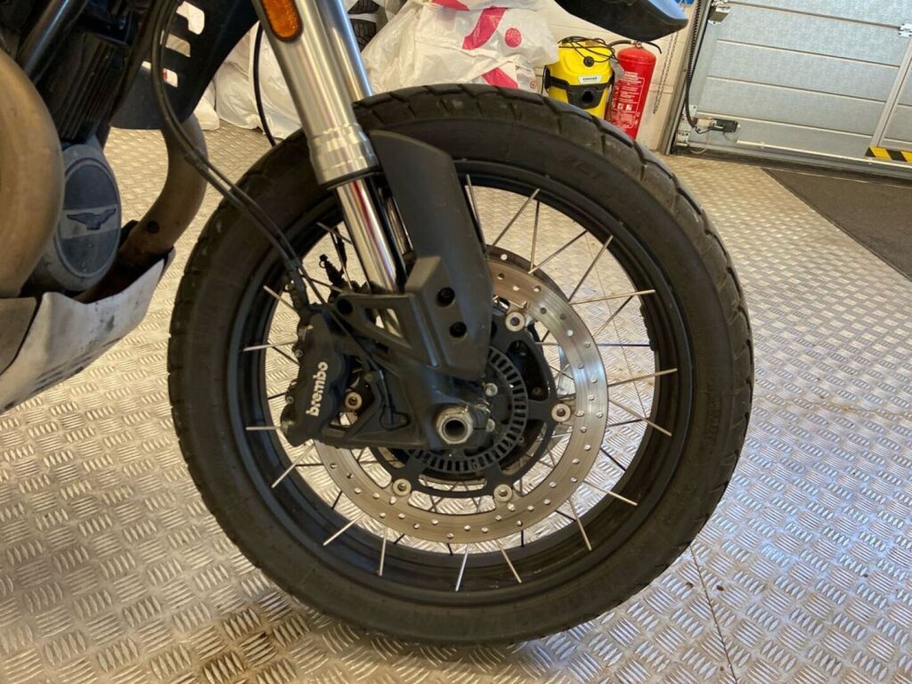 Moto guzzi V85 2021 Musta