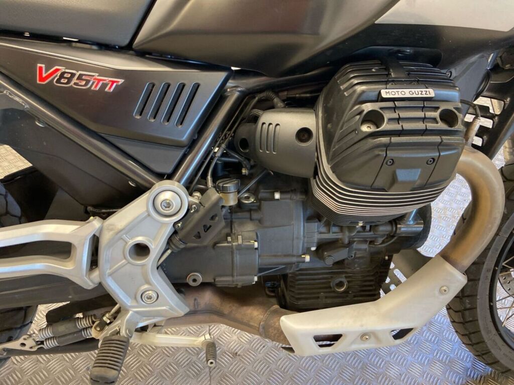 Moto guzzi V85 2021 Musta