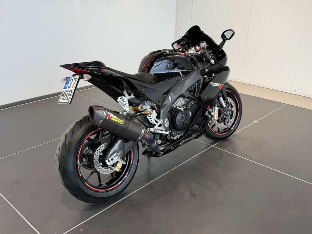 Aprilia RSV4 2010 
