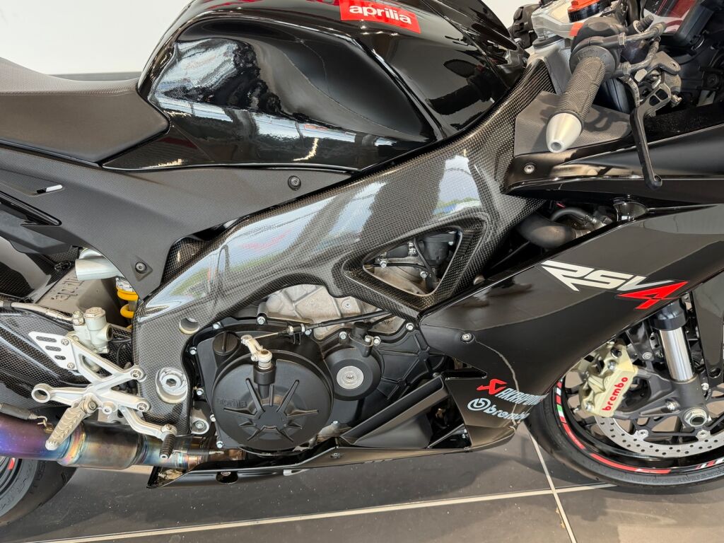 Aprilia RSV4 2010 