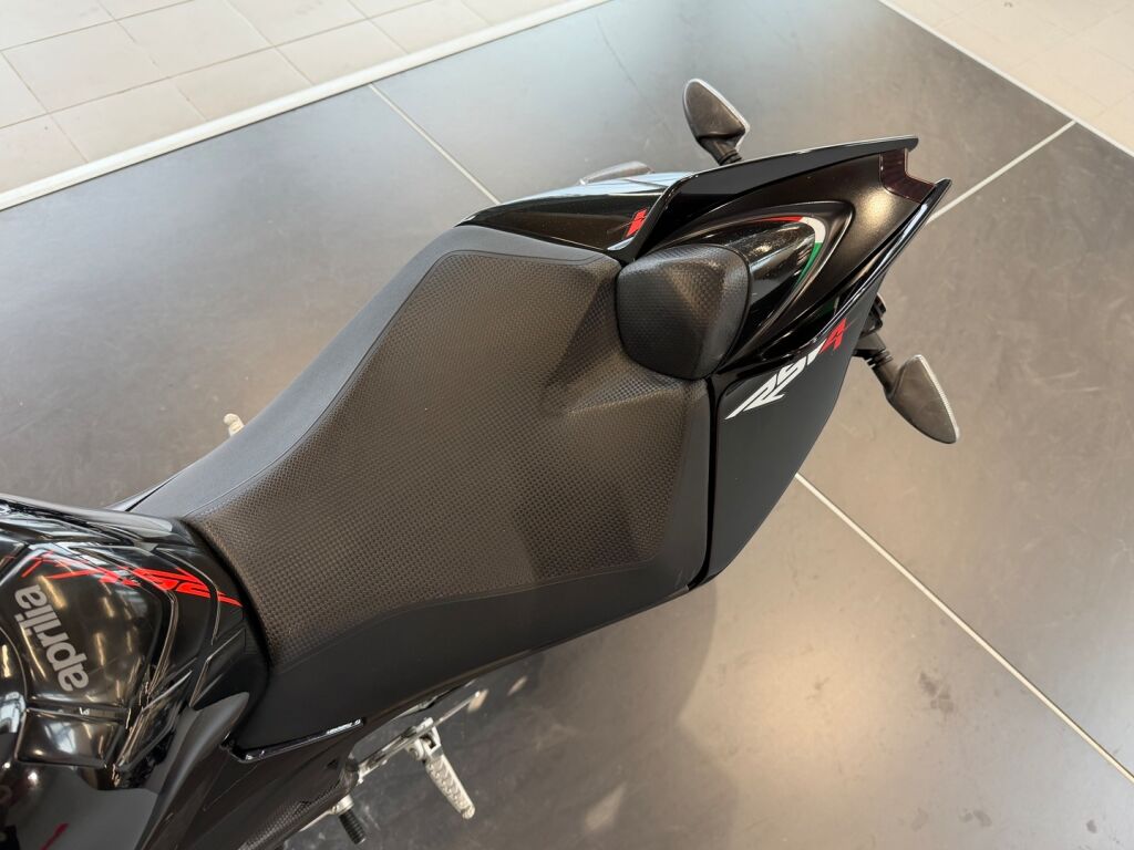 Aprilia RSV4 2010 