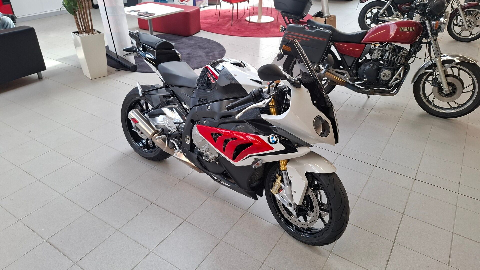 BMW S