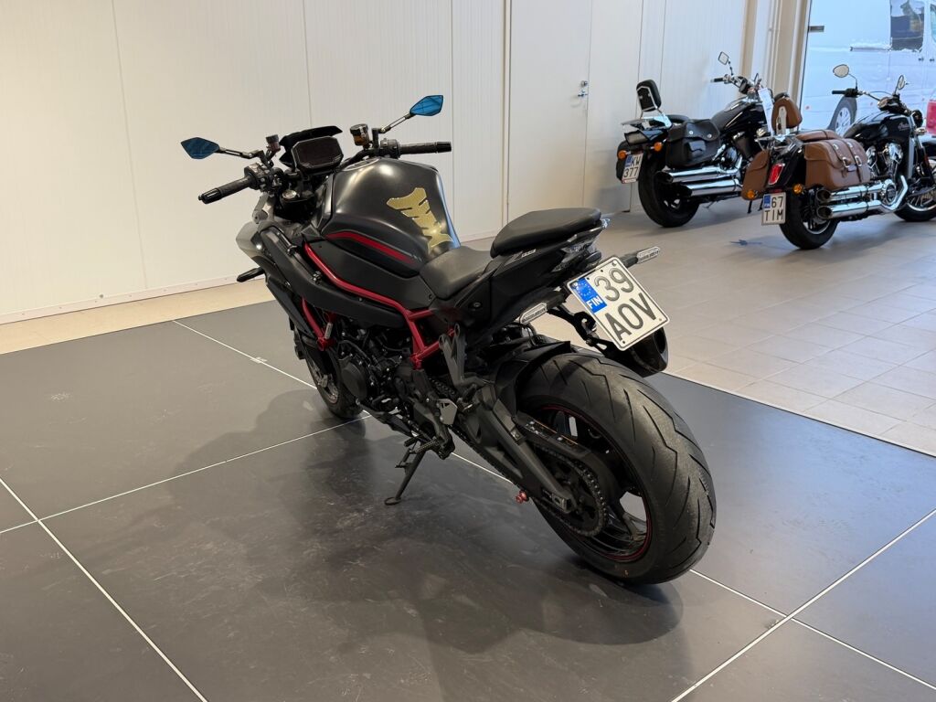 Kawasaki Z 2020 Musta