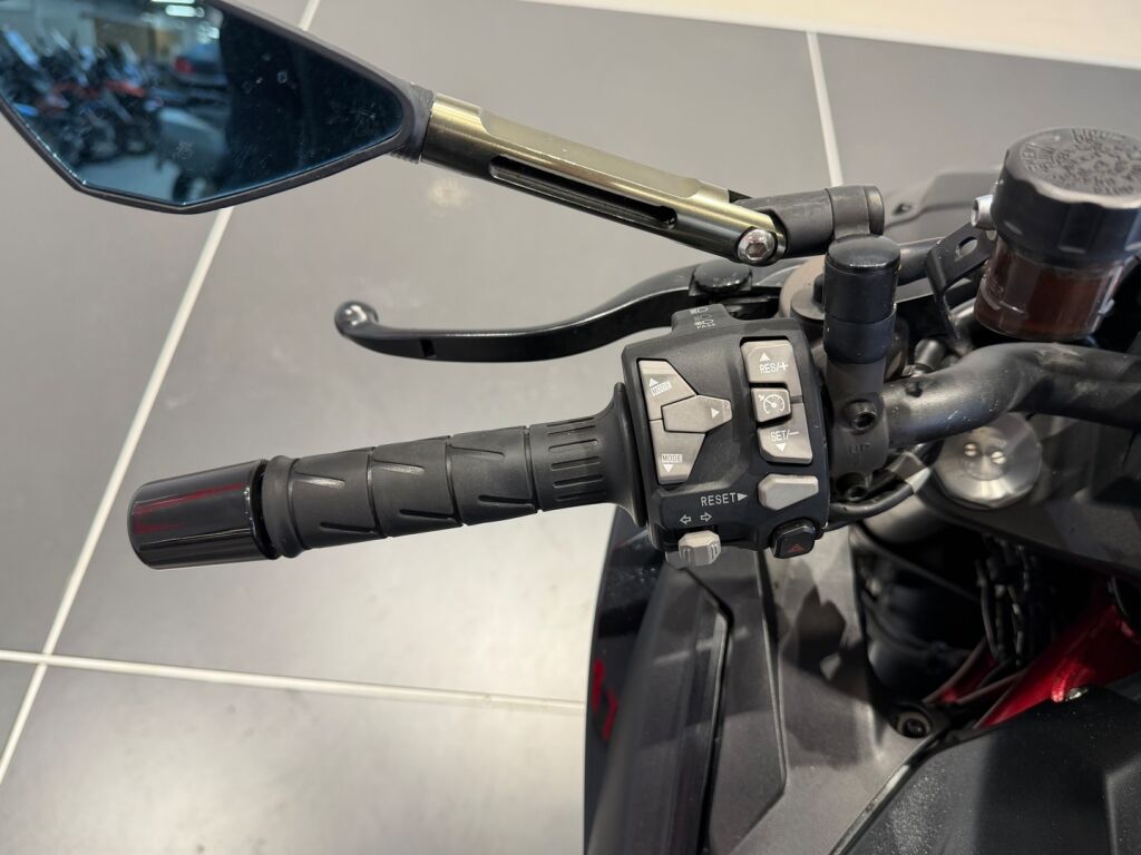 Kawasaki Z 2020 Musta