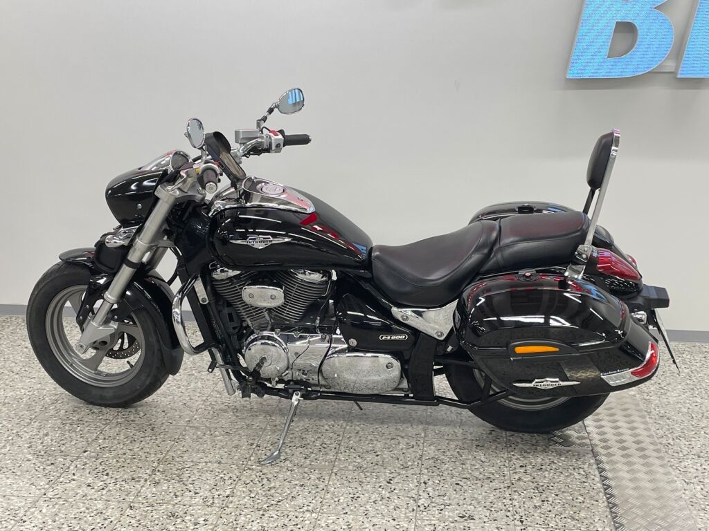 Suzuki INTRUDER 2010 Musta