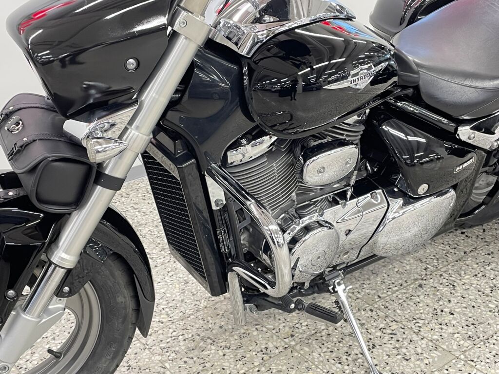 Suzuki INTRUDER 2010 Musta